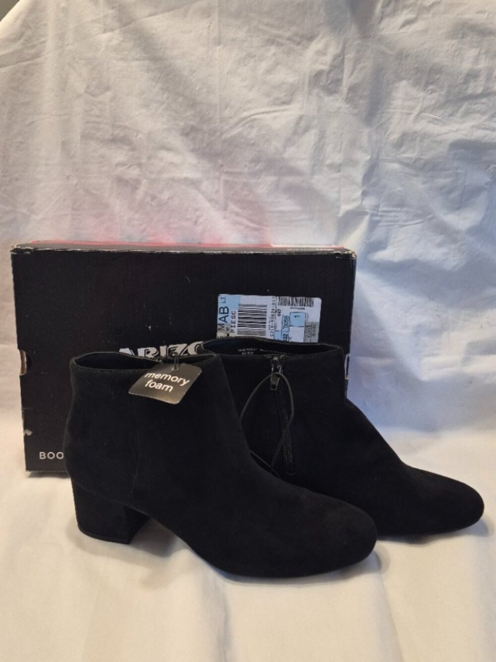 NEW In Box Arizona Jean Company AZ sz 7 Black Suede Paisley Booties